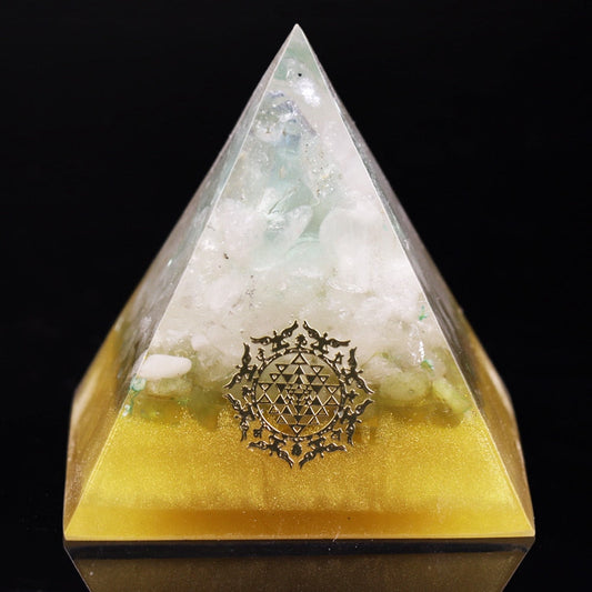 Green Fluorite Orgonite Pyramid Natural Crystal Magnetic Field Converter Energy Pyramid Balance Meditation Aid Resin Crafts